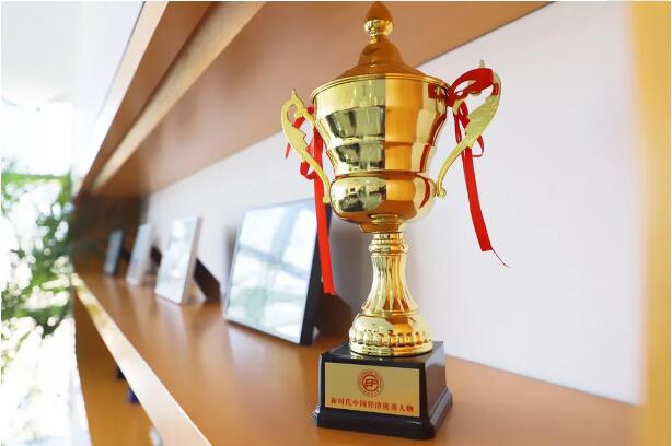 歐蒙醫(yī)學(xué)總裁李川先生榮膺“新時(shí)代中國經(jīng)濟(jì)優(yōu)秀人物”獎(jiǎng)
